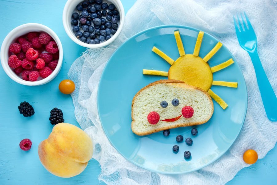 Essen für euer Kind süß und verspielt anrichten: Brot mit Sonne